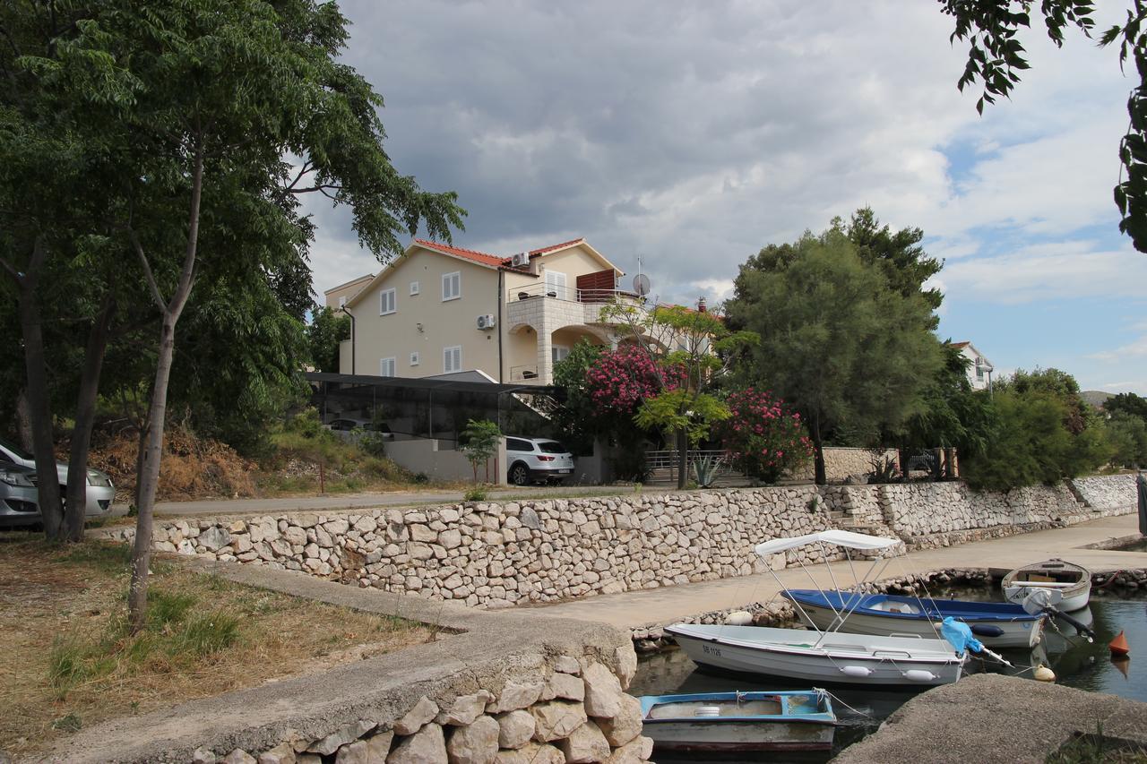 Apartments Time Off Zaboric Bagian luar foto
