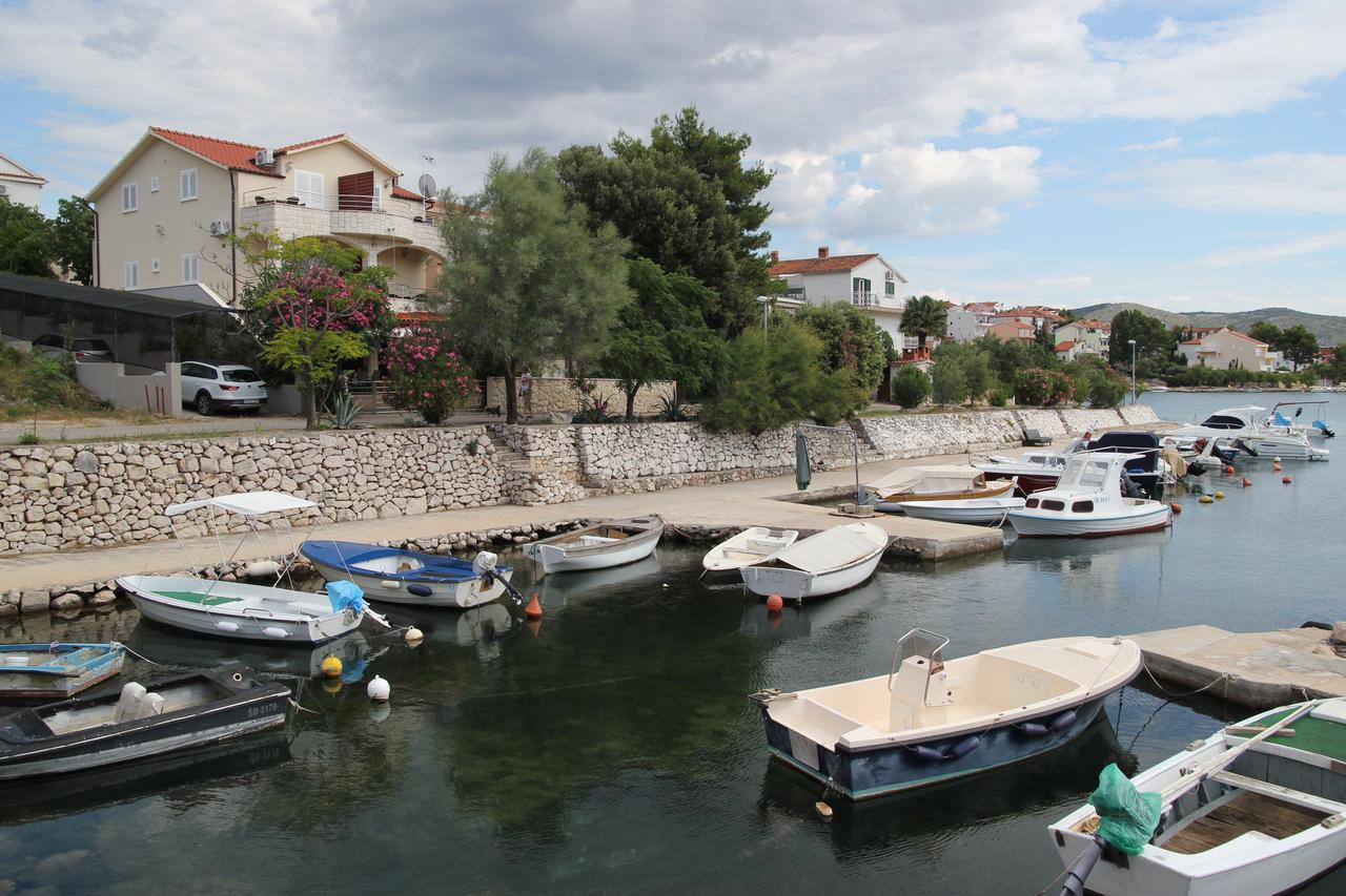 Apartments Time Off Zaboric Bagian luar foto